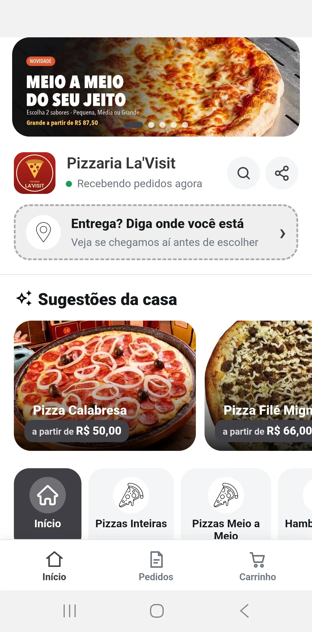 Cardápio da loja aberto no navegador do celular do cliente: banner de pizza meio a meio, loja recebendo pedidos agora e sugestões da casa com foto e preço